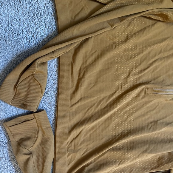 NWOT Lululemon Long Sleeve Yellow Cropped Half Zip - Picture 5 of 9